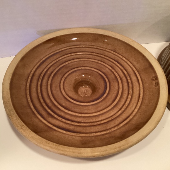 Vintage USA Stoneware Crock Pottery with Ribbed Sides - Picture 5 of 6